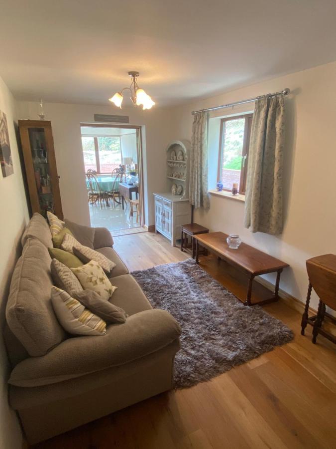 Abbey-Cwmhir Laurel Bank B&B 외부 사진